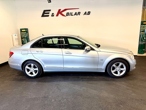 Mercedes-Benz C200 2 of 5