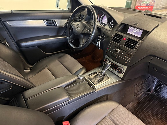 Mercedes-Benz C200 8 of 14