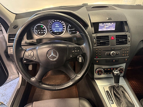 Mercedes-Benz C200 10 of 14