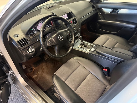 Mercedes-Benz C200 12 of 14