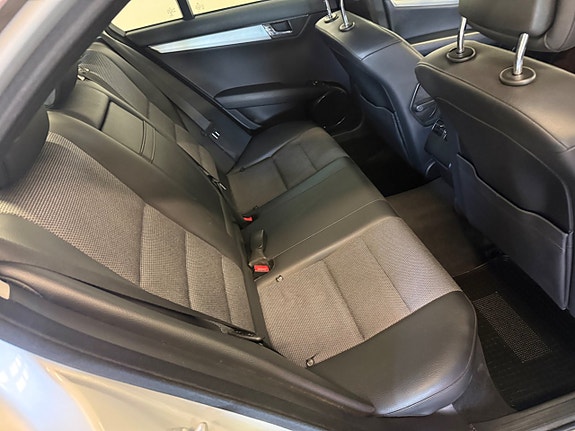 Mercedes-Benz C200 14 of 14