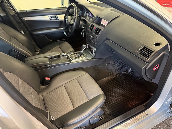 Mercedes-Benz C200 7 of 14