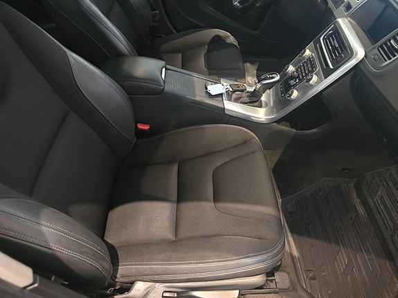 Volvo V60 10 of 14