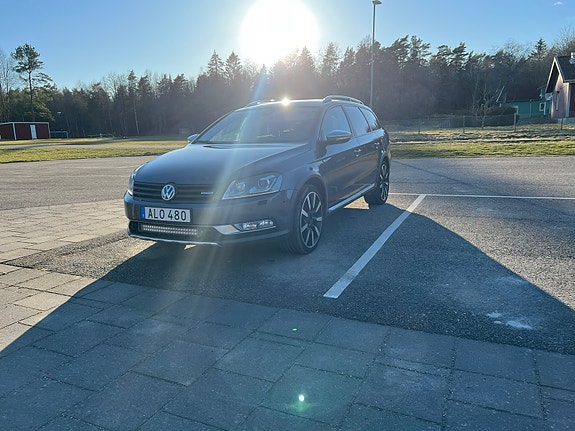 Volkswagen Passat Alltrack 3 of 8