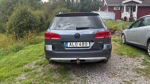 Volkswagen Passat Alltrack 4 of 8