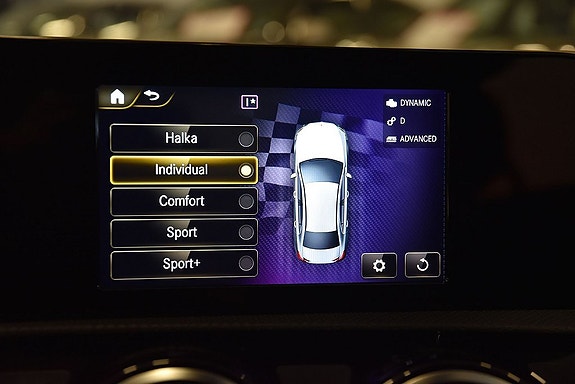 Mercedes-Benz A35 16 of 18
