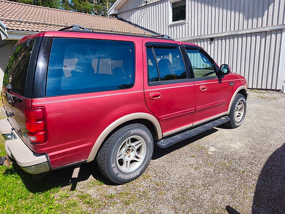 Ford Expedition 2 of 5
