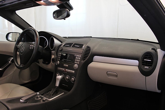 Mercedes-Benz SLK350 13 of 17