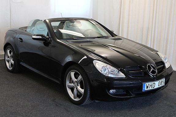 Mercedes-Benz SLK350 6 of 17