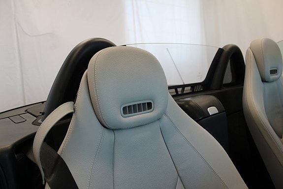 Mercedes-Benz SLK350 11 of 17