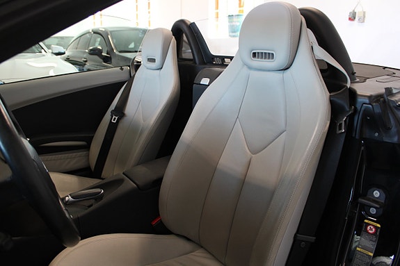 Mercedes-Benz SLK350 10 of 17