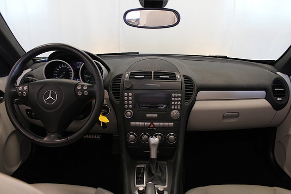 Mercedes-Benz SLK350 16 of 17