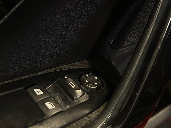 Peugeot 208 8 of 26