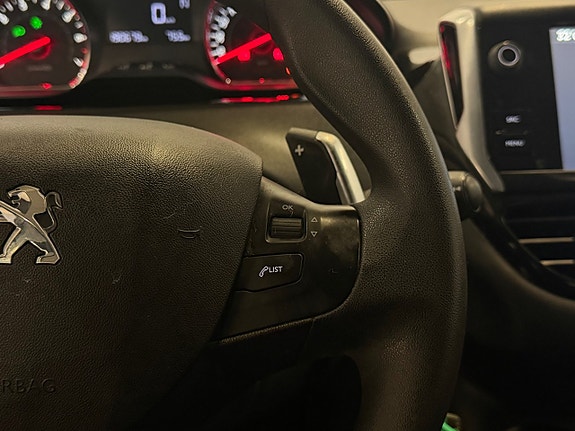 Peugeot 208 23 of 26