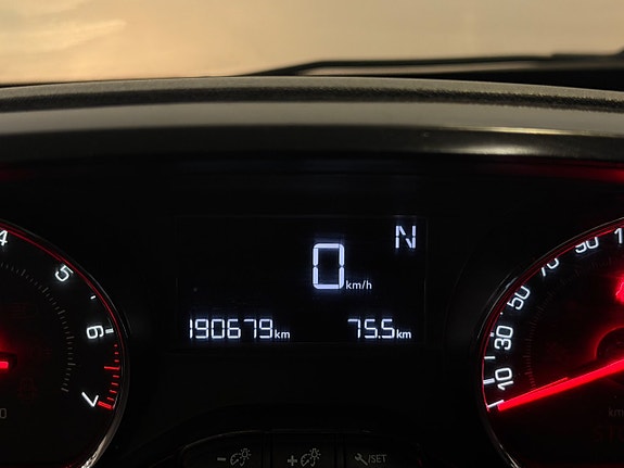 Peugeot 208 25 of 26
