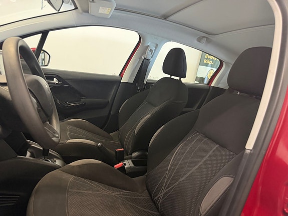Peugeot 208 11 of 26