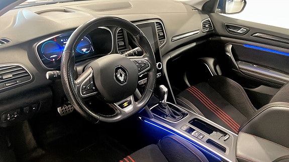 Renault Megane E-Tech 5 of 9