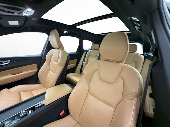 Volvo XC60 12 of 30