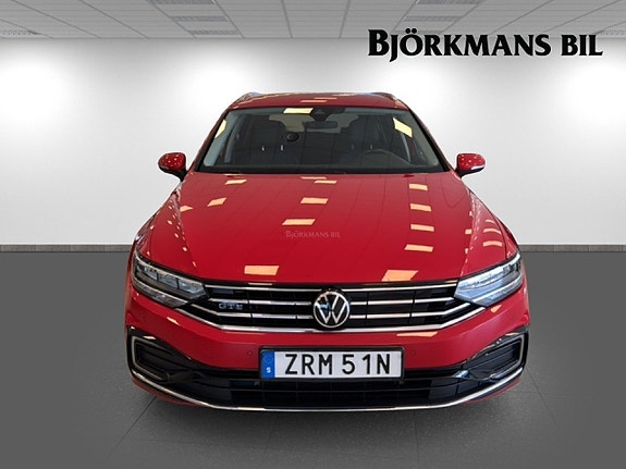 Volkswagen Passat 2 of 5