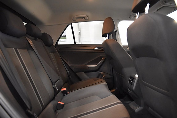Volkswagen T-Roc 11 of 24