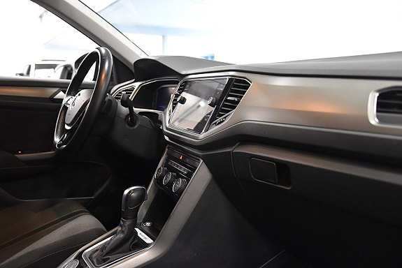 Volkswagen T-Roc 8 of 24