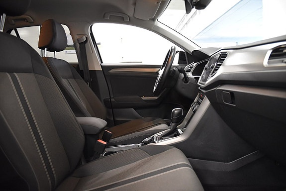 Volkswagen T-Roc 10 of 24