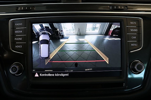 Volkswagen Tiguan 12 of 16