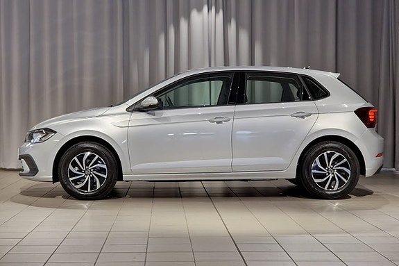Volkswagen Polo 2 of 5
