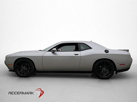 Dodge Challenger 4 of 5