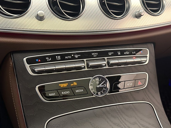 Mercedes-Benz E220 26 of 30