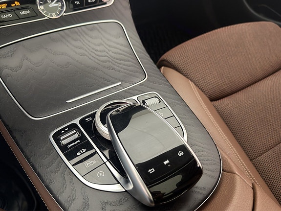 Mercedes-Benz E220 27 of 30