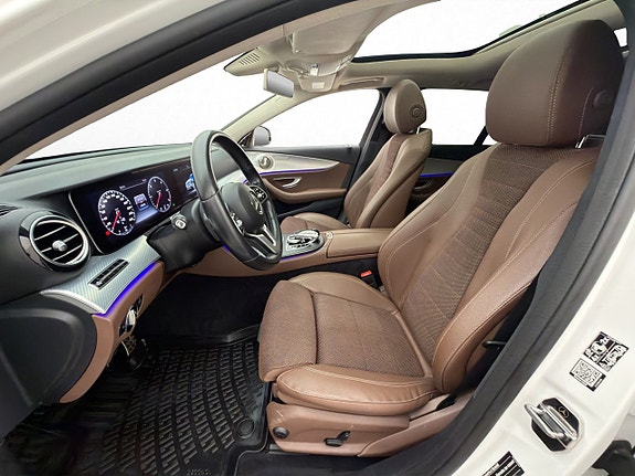 Mercedes-Benz E220 13 of 30