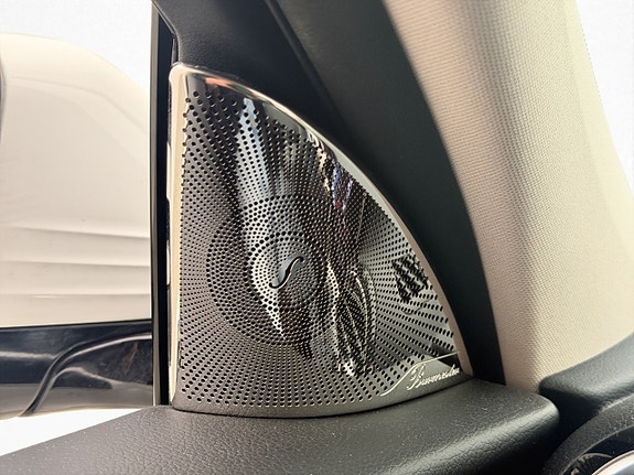 Mercedes-Benz E220 10 of 30