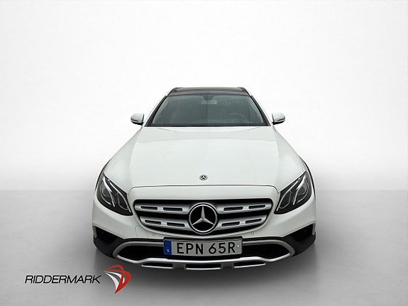 Mercedes-Benz E220 2 of 30