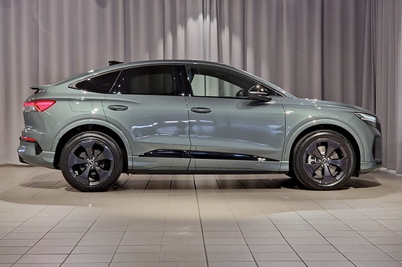 Audi Q4 e-tron 4 of 5