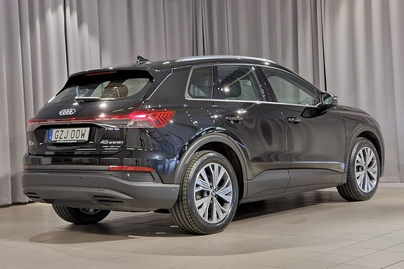 Audi Q4 e-tron 4 of 5