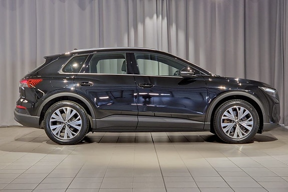 Audi Q4 e-tron 3 of 5