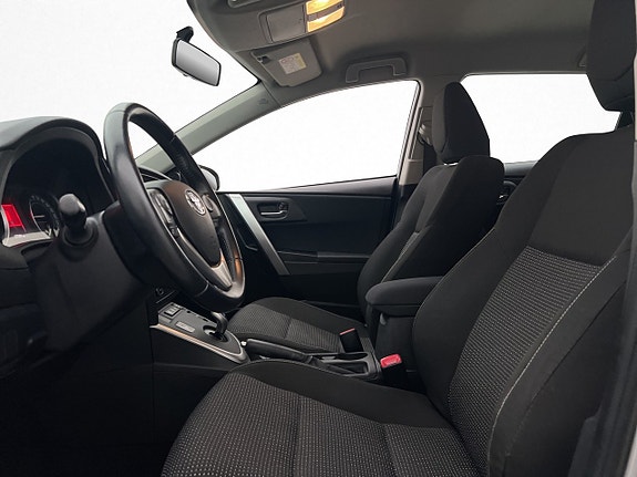 Toyota Auris 11 of 29