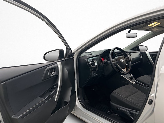 Toyota Auris 10 of 29