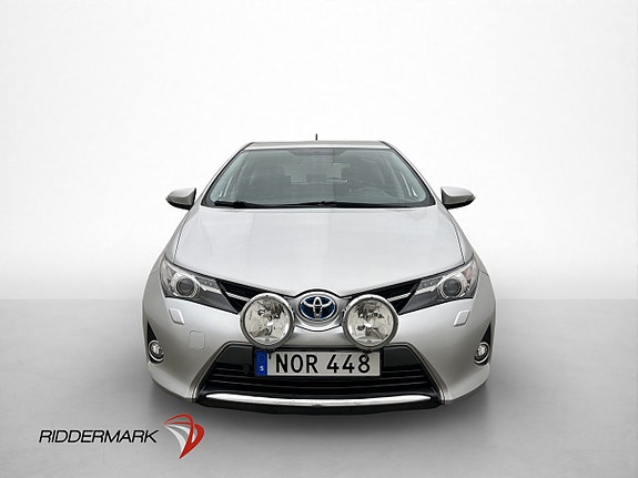 Toyota Auris 2 of 5
