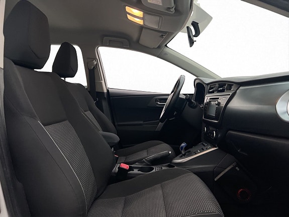 Toyota Auris 14 of 29