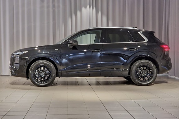 Audi Q3 2 of 5