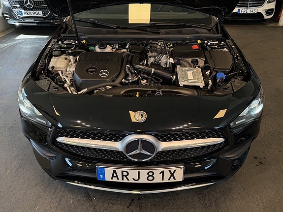 Mercedes-Benz CLA250 e 27 of 28