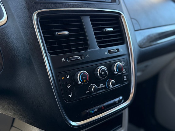 Dodge Grand Caravan 11 of 26
