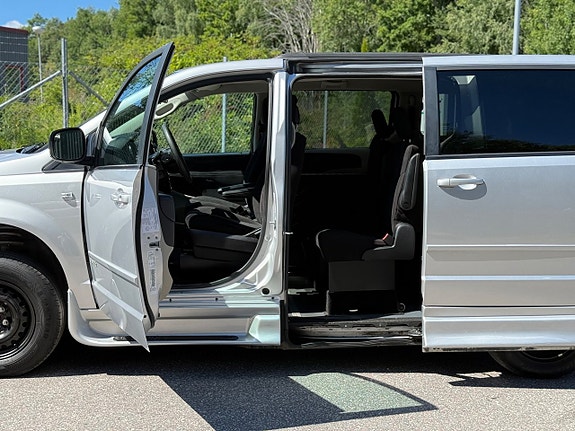 Dodge Grand Caravan 12 of 26