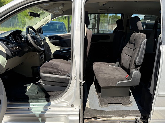 Dodge Grand Caravan 15 of 26