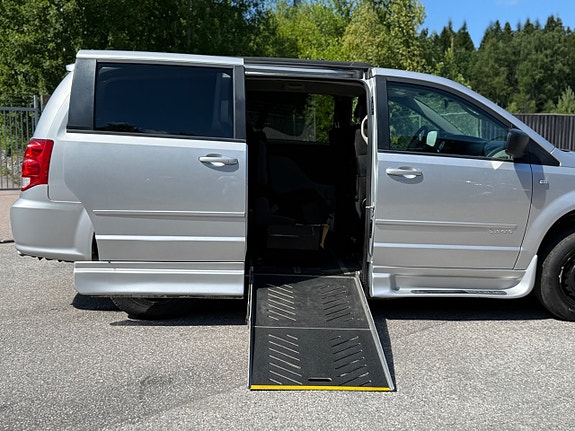 Dodge Grand Caravan 25 of 26