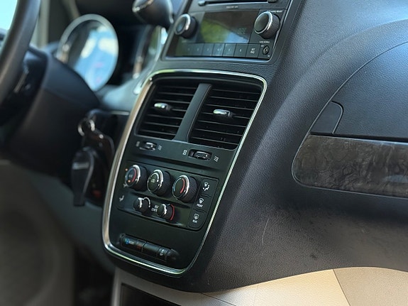 Dodge Grand Caravan 19 of 26