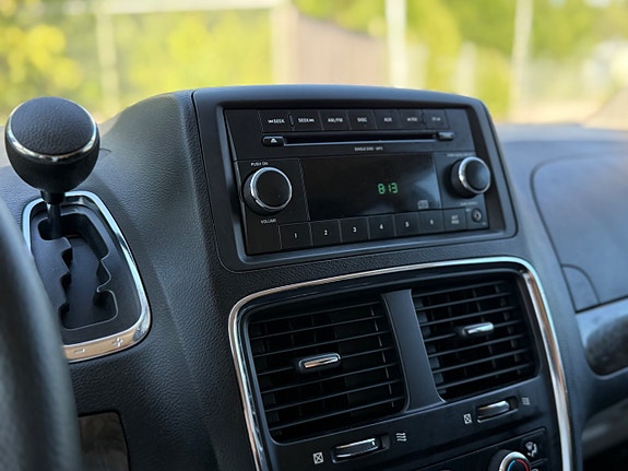 Dodge Grand Caravan 23 of 26