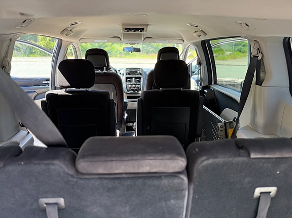Dodge Grand Caravan 21 of 26